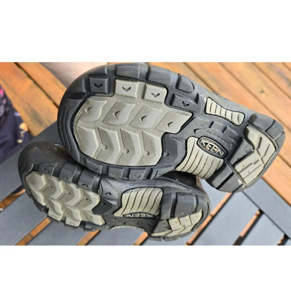 Keen Kids Waterproof Winter Boots Black Charcoal Bungee Lace Size 11 US 29 EU